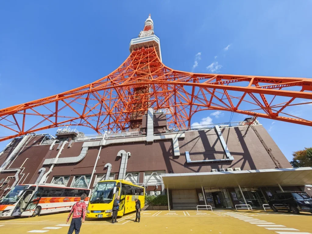 Le Mystère du Soleil Levant : Une Aventure de Casablanca à Tokyo — image 1